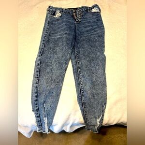 SKINNY FRAYED BLUE JEANS